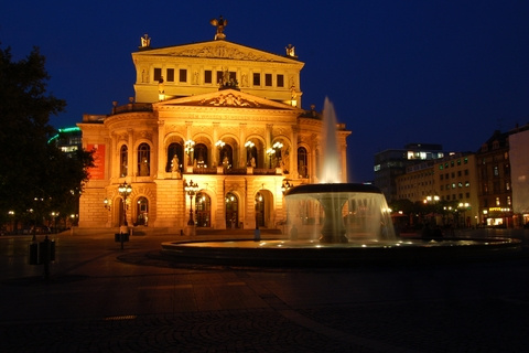 Die Alte Oper in Frankfurt bei Nacht