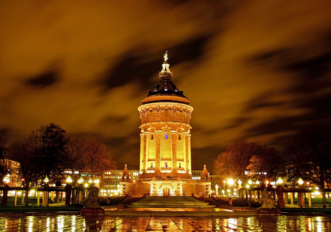Der Mannheimer Wasserturm bei Nacht